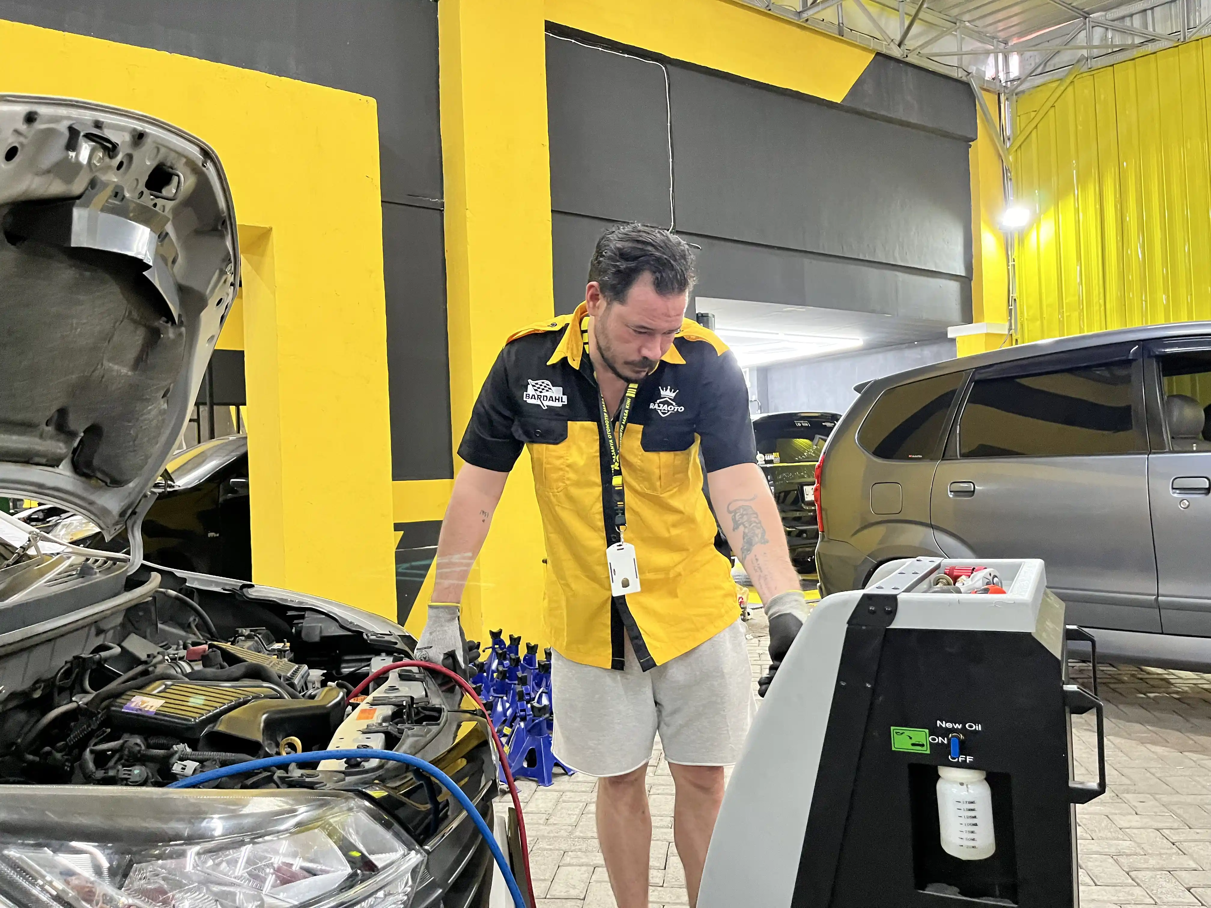 Service AC Mobil dengan Mesin 3R