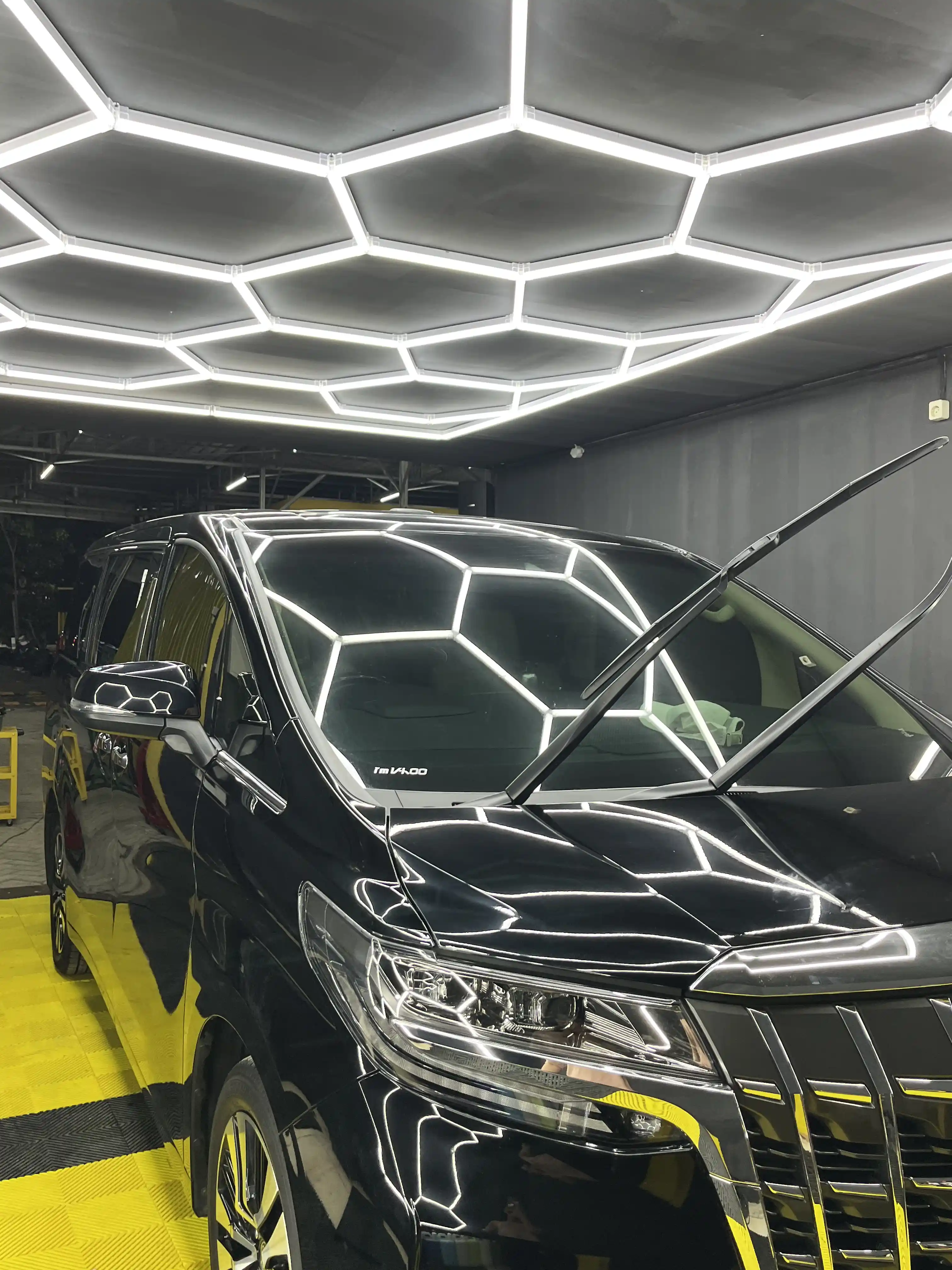 Ruang Detailing Hexagon - Toyota Alphard